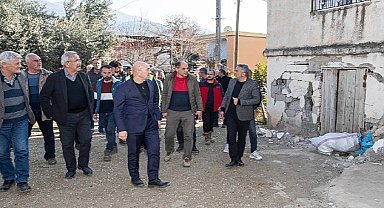 Başkan Soyer Osmaniye'de depremden etkilenen köyleri ziyaret etti “Siz yeter ki üretin