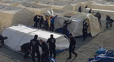 Çadırlar hızla kuruldu