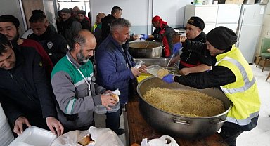 Çayırova, Defne'de yaraları sarıyor