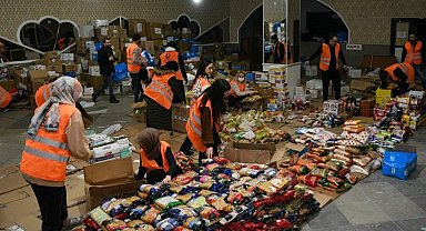 Çayırova'nın 'Sevince'si depremzedelere yardımı sürdürüyor