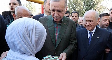 Cumhurbaşkanı Erdoğan ve Bahçeli afet bölgesinde... Şehirlerdeki köyleri de ayağı kaldıracağız