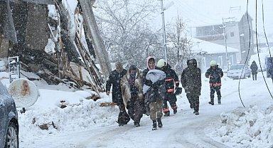 Deprem toplumda travmaya yol açabilir