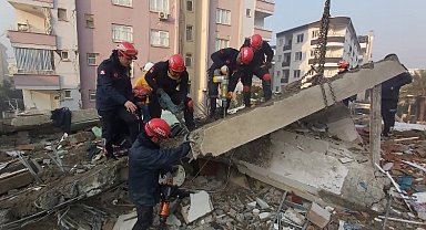 Depremin 4. gününde can kaybı 12 bin 873'e yükseldi