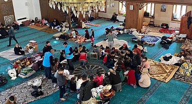 Diyanet 11 ilde 380 bine yakın depremzedeye kapı açtı