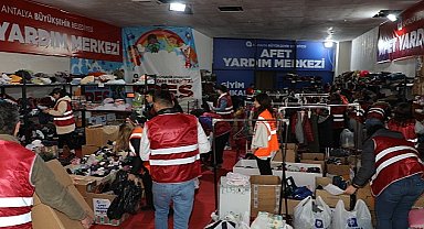 Giyim bankası depremzedelerin hizmetinde 