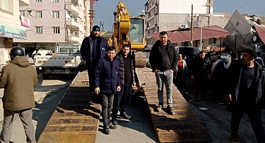 İzmit'in iş makineleri Kırıkhan'a ulaştı