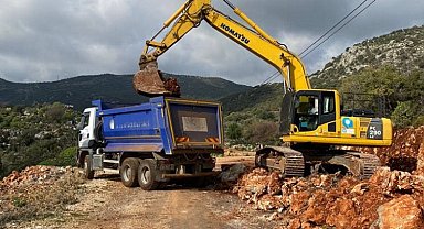Kaş yolunda genişletme çalışması