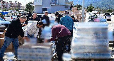Kemer'den deprem bölgesine yardım tırları gitmeye devam ediyor