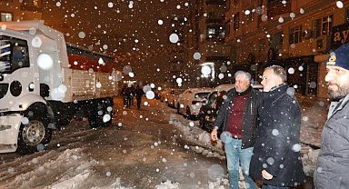 Mardin Artuklu'da Başkan Tatlıdede, kar temizleme çalışmalarını inceledi