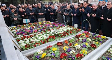 Merhum Başbakan Erbakan kabri başında anıldı