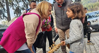Minik Hena 'Gesi Bağları' ile gönüllere dokundu