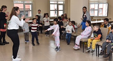 Afetzede çocukların yüzleri Kartepe'de güldü