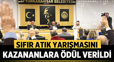 Afyonkarahisar Belediyesi düzenlediği sıfır atık yarışmasıyla öğrencilere bisiklet hediye etti