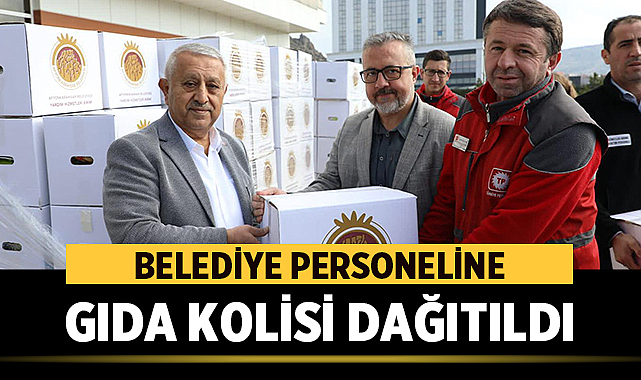 Afyonkarahisar Belediyesi, personeline gıda paketi desteğinde bulundu