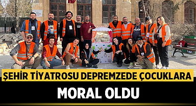Afyonkarahisar Belediyesi Şehir Tiyatrosu ekipleri depremzede çocuklara moral oldu