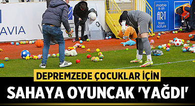 Afyonkarahisar'da depremzede çocuklar için sahaya oyuncak 'yağdı'