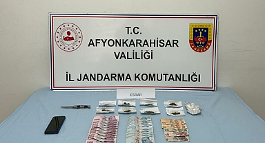 Afyonkarahisar'da esrarı araziye atarak polisten kaçan şahıs yakalandı
