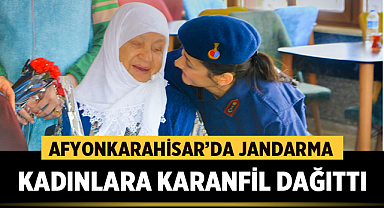 Afyonkarahisar'da Jandarma, Kadınlara Karanfil Dağıttı