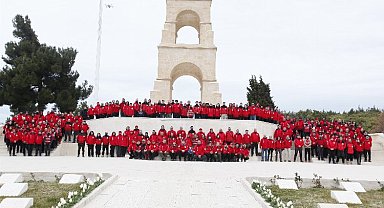 AKUT gönüllüleri Çanakkale şehitleri için yürüdü