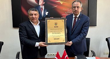 Başkan Şayir'den Kaymakam Kubilay'a 'fahri' berat