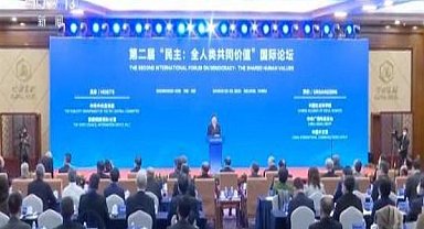 Beijing’de demokrasi konulu küresel forum