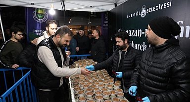 Bursa İnegöl'de ilk teravih, ilk ikramlar