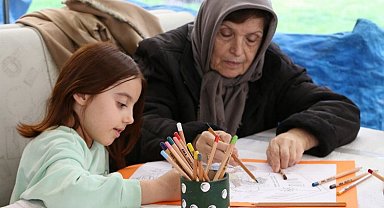Çocuklar YADEM'de yaşlılarla resim yaptı