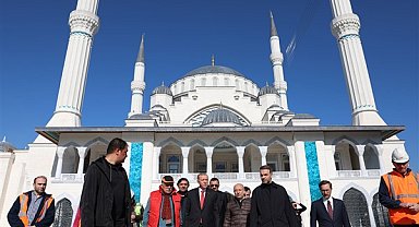 Cumhurbaşkanı Erdoğan, Barbaros Hayrettin Paşa Camisi'nde incelemelerde bulundu