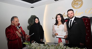 Depremzede çift dünyaevine Talas'ta girdi