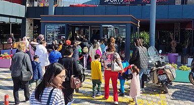 Depremzede çocuklara Güzelbahçe'de sinema terapisi