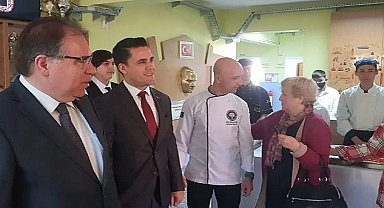 Foça Kaymakamı TÜRKÖZ Foça Halim Foçalı Mesleki ve Teknik Anadolu Lisesinde kahvaltı etkinliğine katıldı.