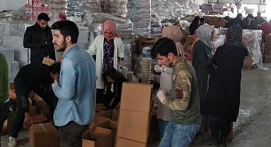GEDER'in Vefa grubu sahada depremzedelerin yanında