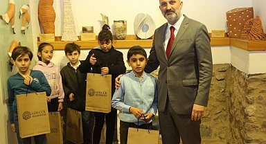 Gölcük'te kitap kurtları ödüllendirildi