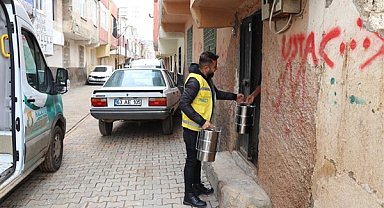 Haliliye Belediyesi, İftar Öncesi 712 Haneye Günlük Sıcak Yemek Ulaştırıyor