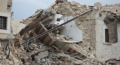 Hatay’da enkazdan çıkartılan ziynet eşyaları sahiplerine teslim ediliyor