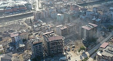 Hatay'da enkaz kaldırma sürüyor