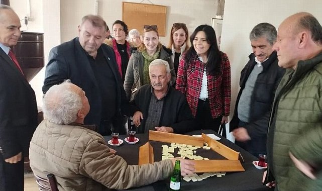 İzmit'te İYİ Partililerden 'çat kapı'