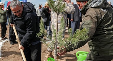 Kütahya'da fidanlar depremde hayatını kaybedenler anısına toprakla buluştu