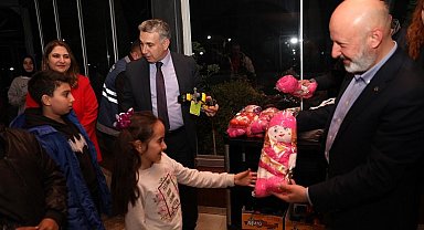 Ahmet Çolakbayrakdar yetimlerle