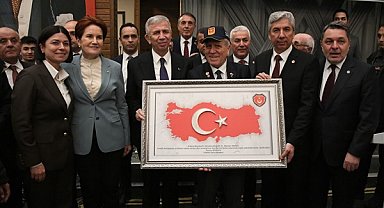 Akşener, Türkiye Emekli Astsubaylar Derneği'nin iftar programına katıldı
