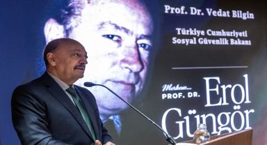 Bakan Bilgin, Erol Güngör'ü andı.