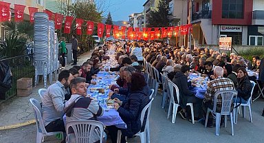 Başiskele'de CHP'den sokak iftarı
