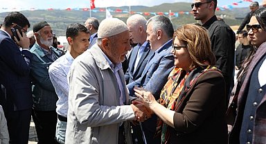 Başkan Şahin, bayramda Nurdağı ve İslahiyelilerle bir araya geldi