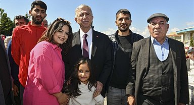 Başkan Yavaş, bayramda Kahramanmaraşlı depremzedelerle buluştu