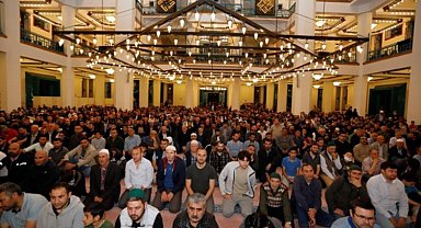 Bayramda camiler doldu taştı