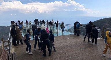 Cam Seyir Terası'na ziyaretçi akını