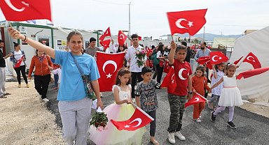 Defne çadır kenti 23 Nisan neşesi sardı