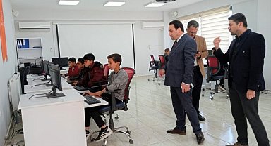 Diyarbakır'da Bilgievi öğrencilerine hediye ders kitabı