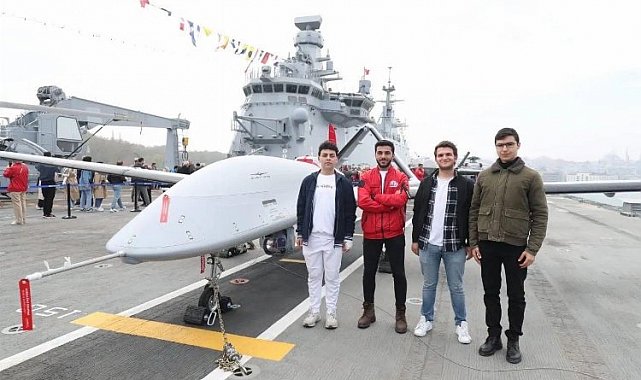 Gebzeli öğrenciler TCG Anadolu'ya hayran kaldı
