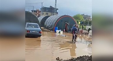 Hatay'da yağmur depremzedelere zor anlar yaşattı